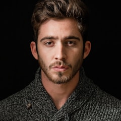 Verified Axonera AG client Piotr Kowalski from Warszawa, PL